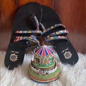 Adorable Yellow Box Sandals in good shape !💕